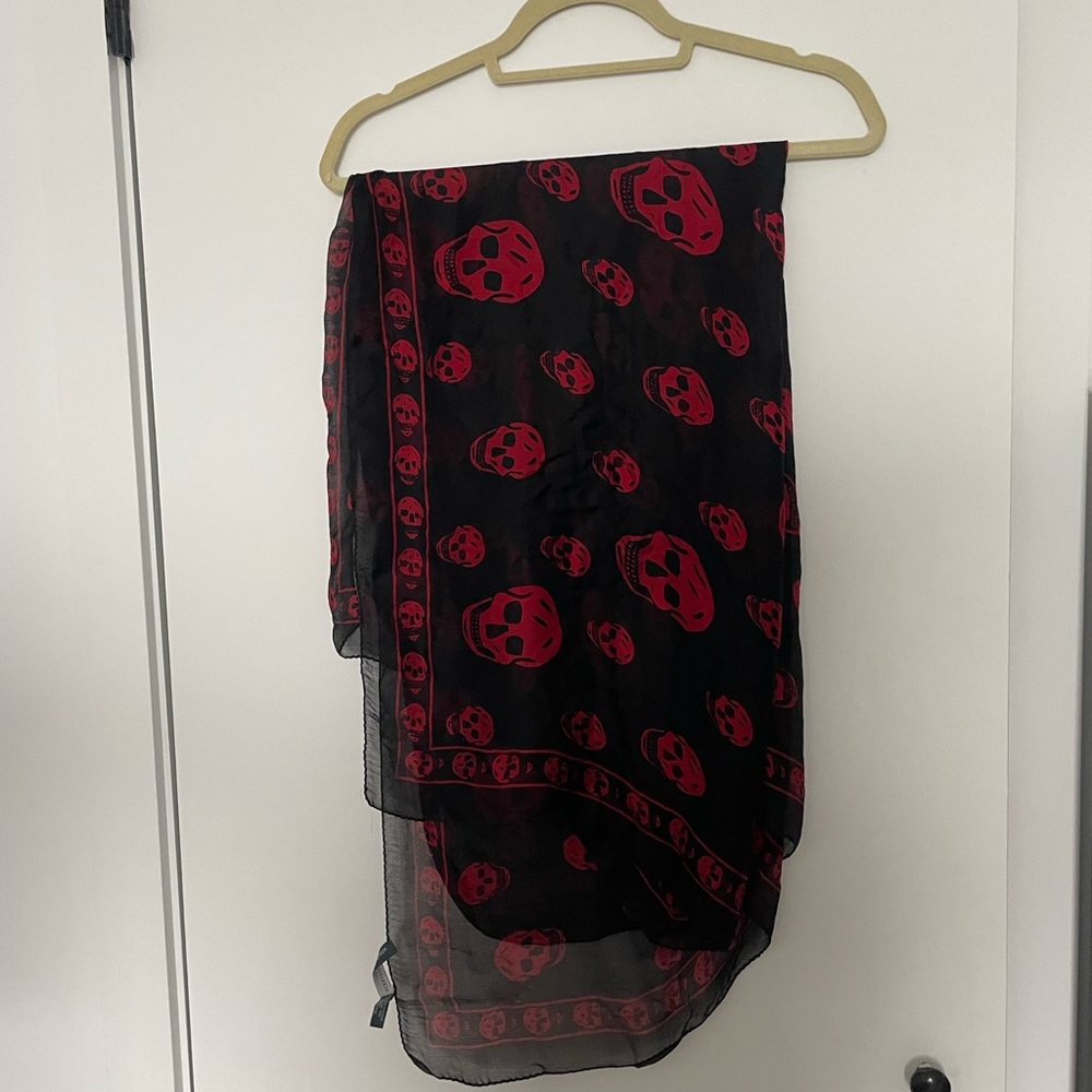 Alexander McQueen Black and Red Patterned Scarf